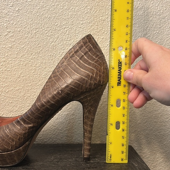 Vince Camuto Snake Skin heels - Picture 10 of 10